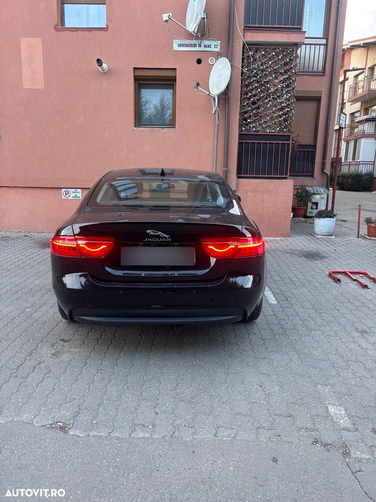 Jaguar XE - 9