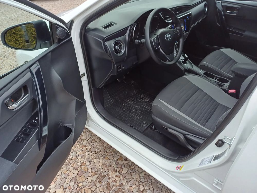 Toyota Auris - 16