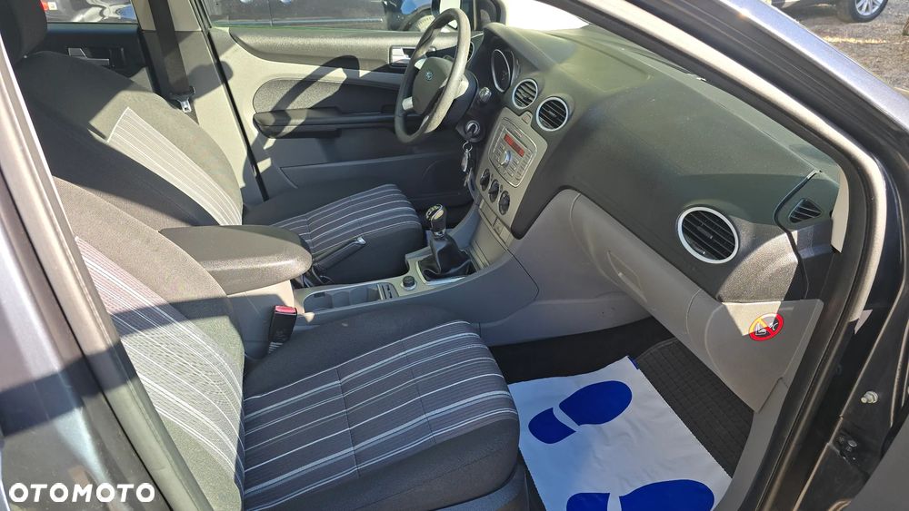 Ford Focus 1.4 16V Ambiente - 8