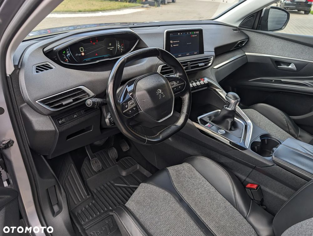 Peugeot 5008 2.0 BlueHDI Allure S&S - 22