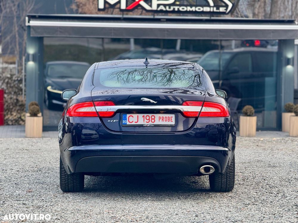 Jaguar XF 2.2D - 11