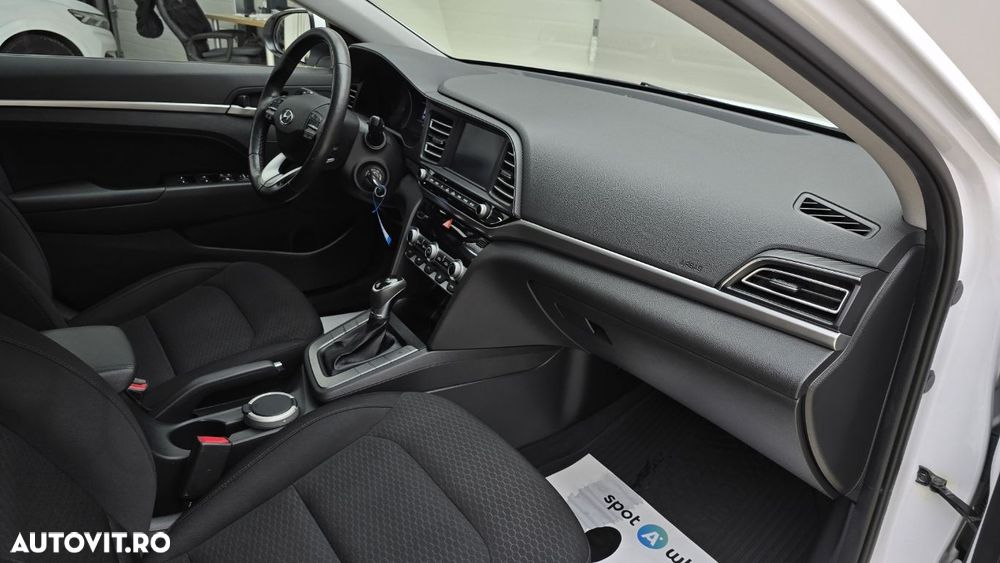 Hyundai Elantra - 20