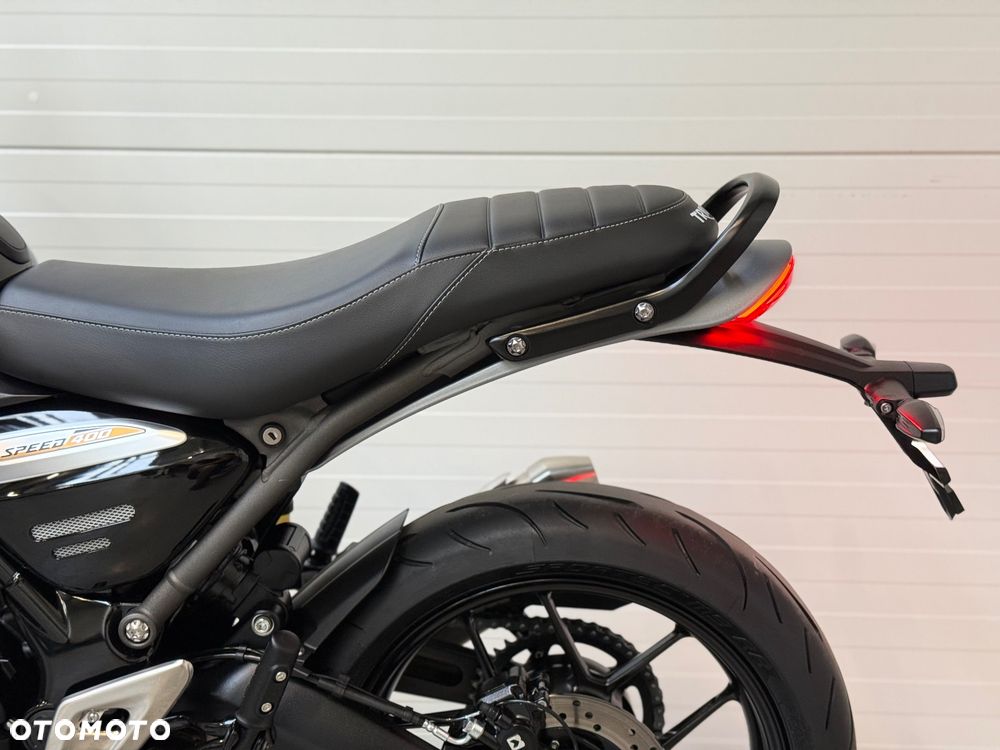 Triumph Inny - 33