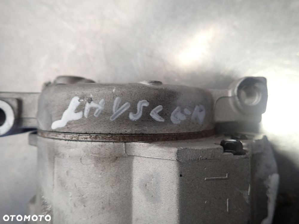 SPRĘŻARKA KLIMATYZACJI CHRYSLER VOYAGER 2.5 89074 - 7