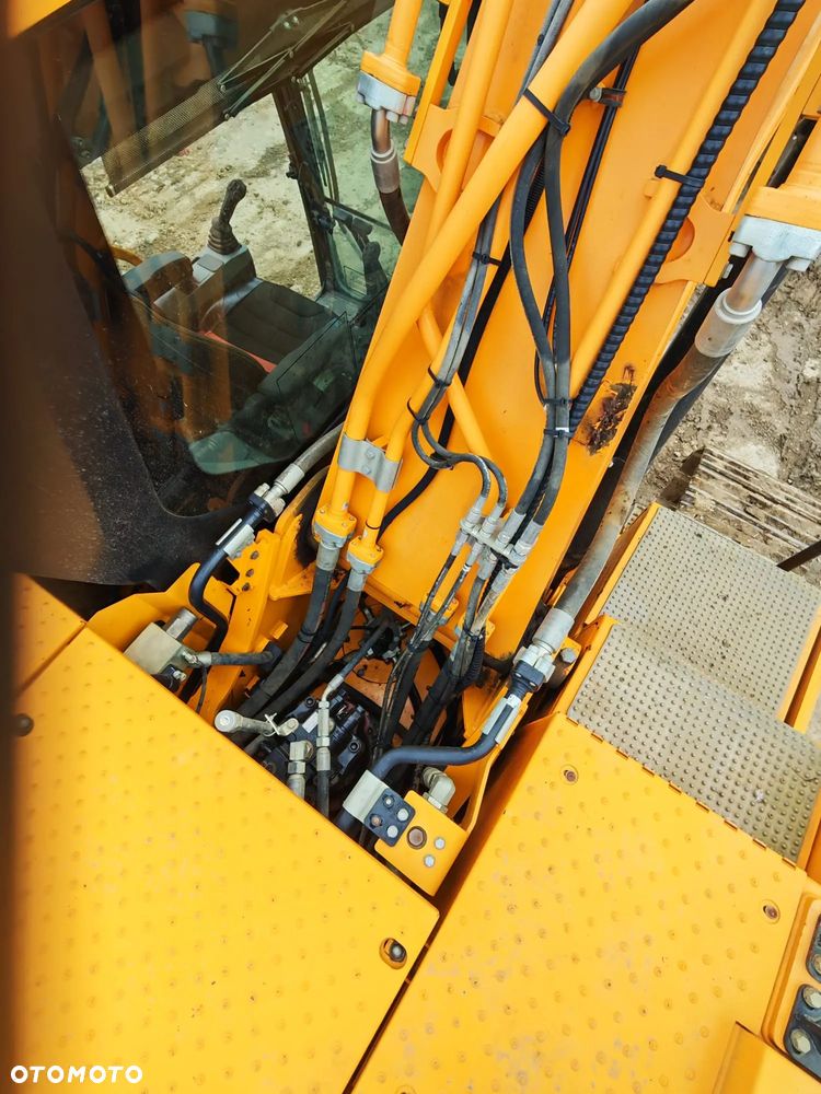 JCB 220 XLC - 28