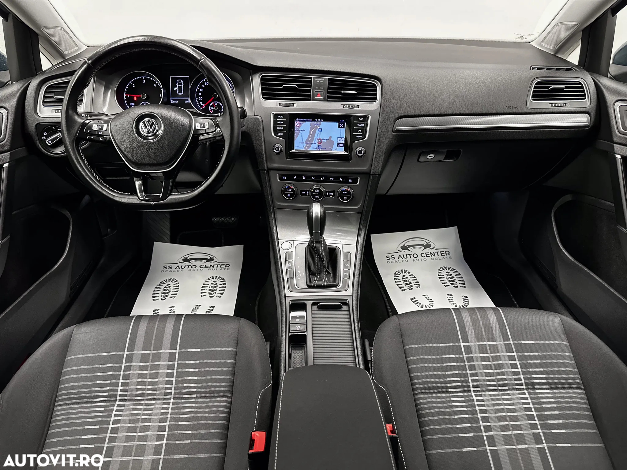 Volkswagen Golf 1.6 TDI BlueMotion Technology DSG Lounge - 24