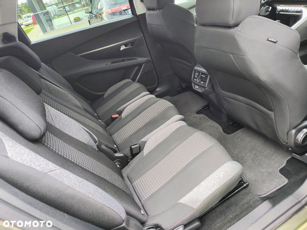 Peugeot 5008 1.2 PureTech Active S&S EAT6 - 17