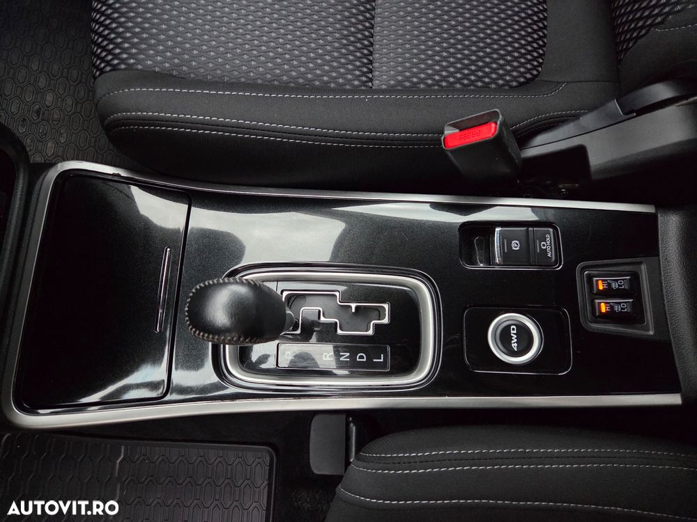 Mitsubishi Outlander 2.2 DI-D 4WD Automatik Edition 100+ - 15