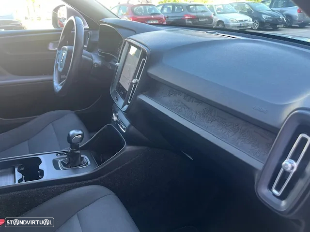 Volvo XC 40 1.5 T3 Momentum Tech Edition - 20