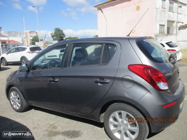 Hyundai i20 1.1 CRDi Blue Access+Bluetooth - 2