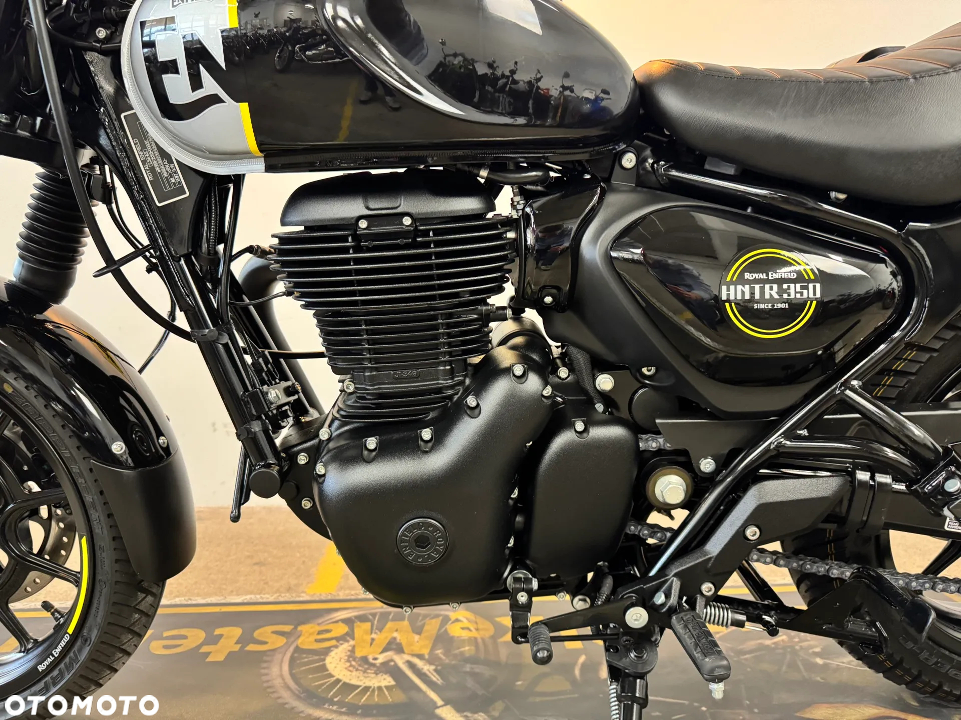 Royal Enfield HNTR - 23