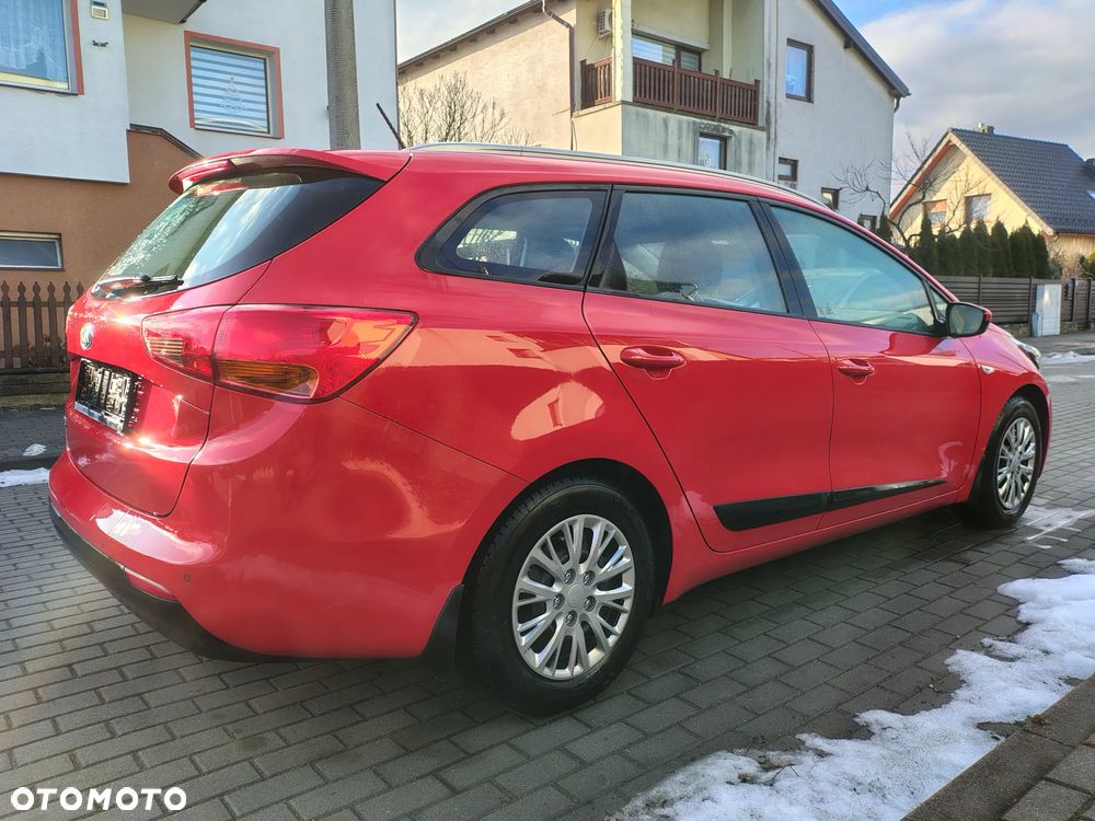 Kia Ceed 1.6 GDI ISG Dream-Team Edition - 12