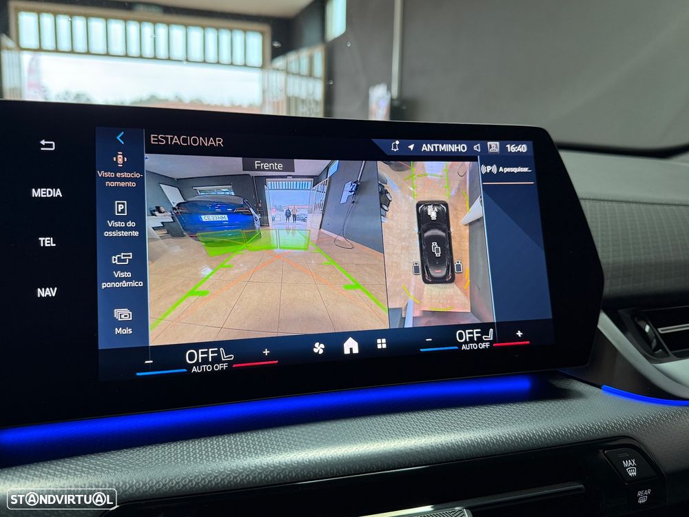 BMW iX2 eDrive20 Pack Desportivo M - 11