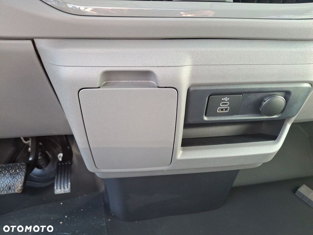 Volkswagen Transporter Furgon 2.0 TDI 4Motion 150 KM automat - 37
