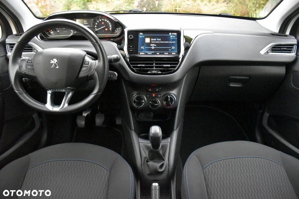 Peugeot 208 - 25