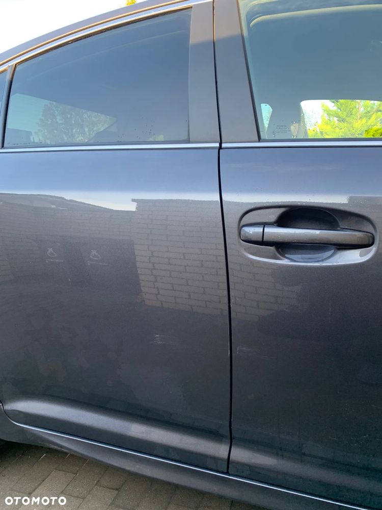 Toyota Avensis 1.8 Premium - 11