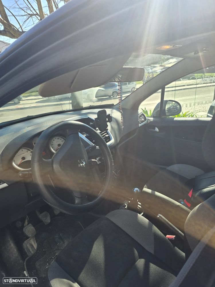 Peugeot 207 1.4 16V Trendy - 11