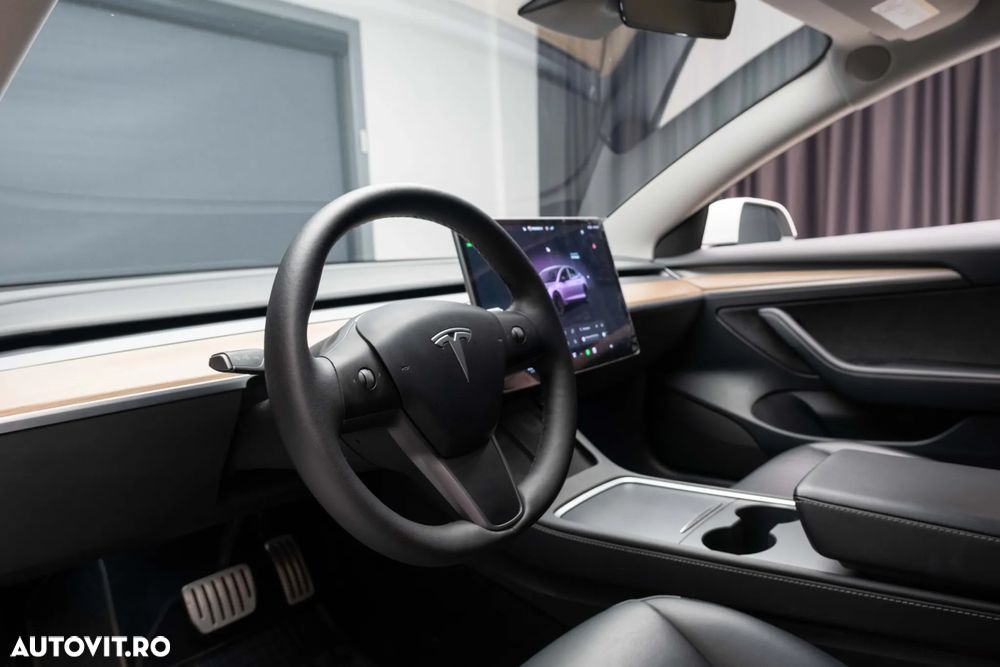 Tesla Model 3 Performance - 11