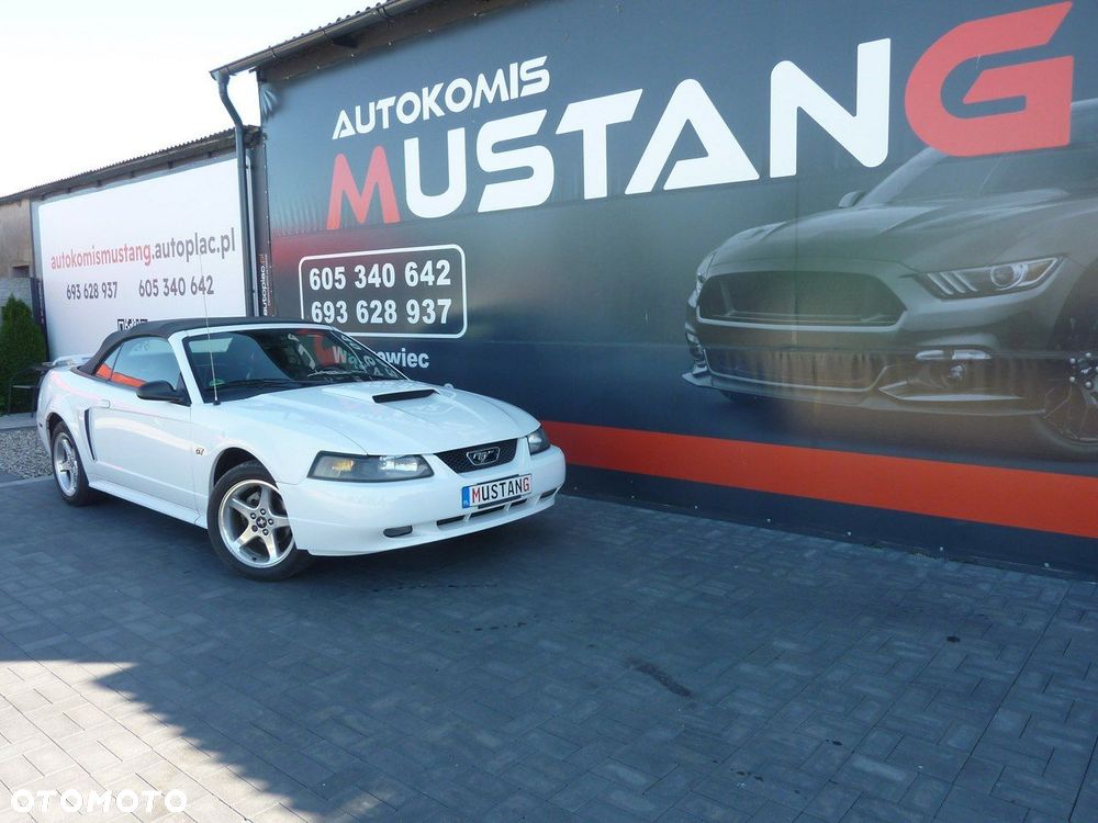 Ford Mustang - 40