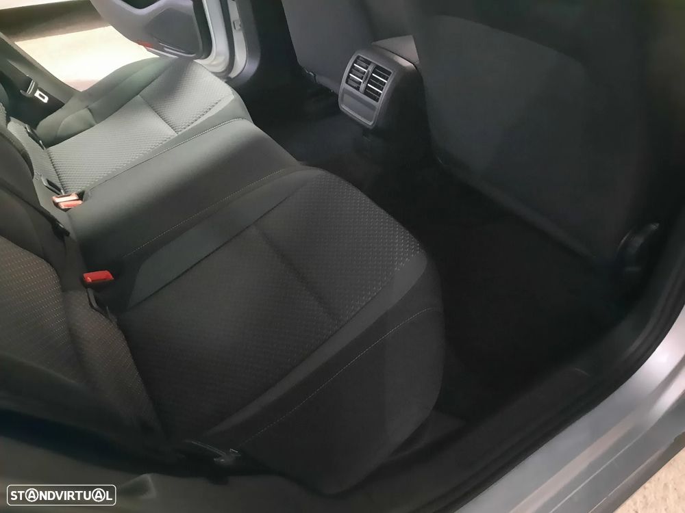 VW Passat 1.6 TDI BlueMotion - 34