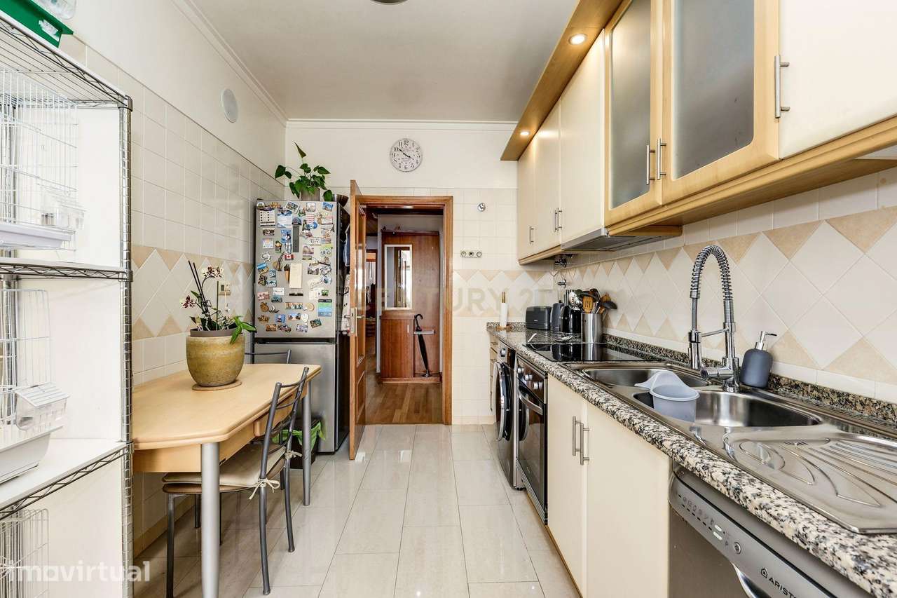 Apartamento T2 com Garagem e Elevador  em Paço de Arcos - Grande imagem: 5/22