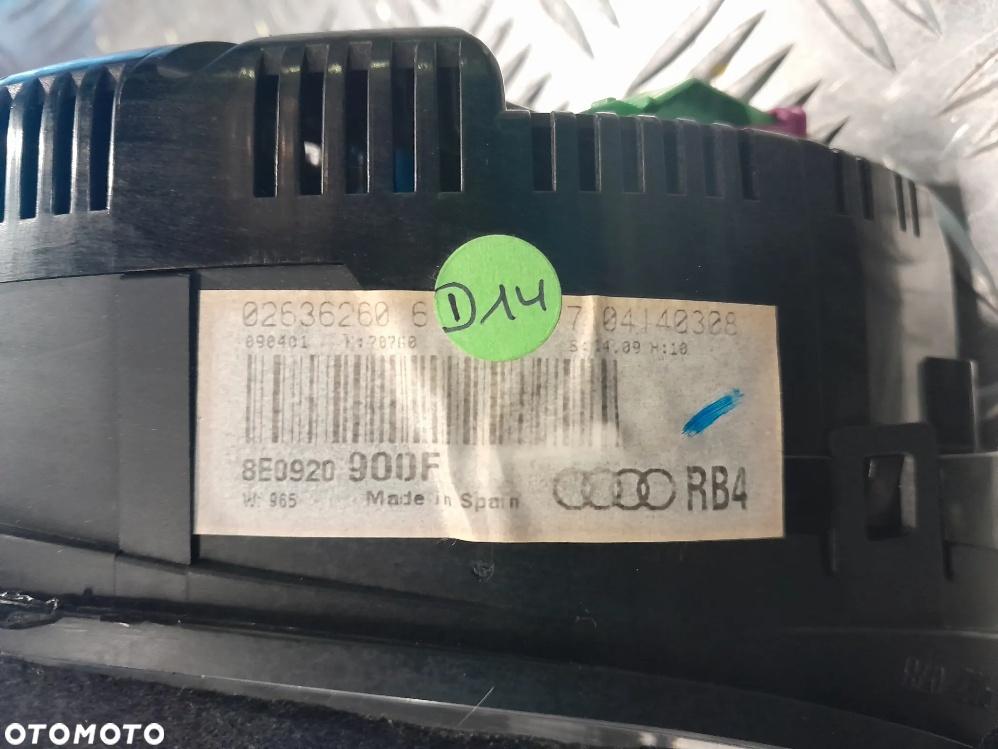 Zegary licznik AUDI A4 B6 2.0 20v 8E0920900F - 4