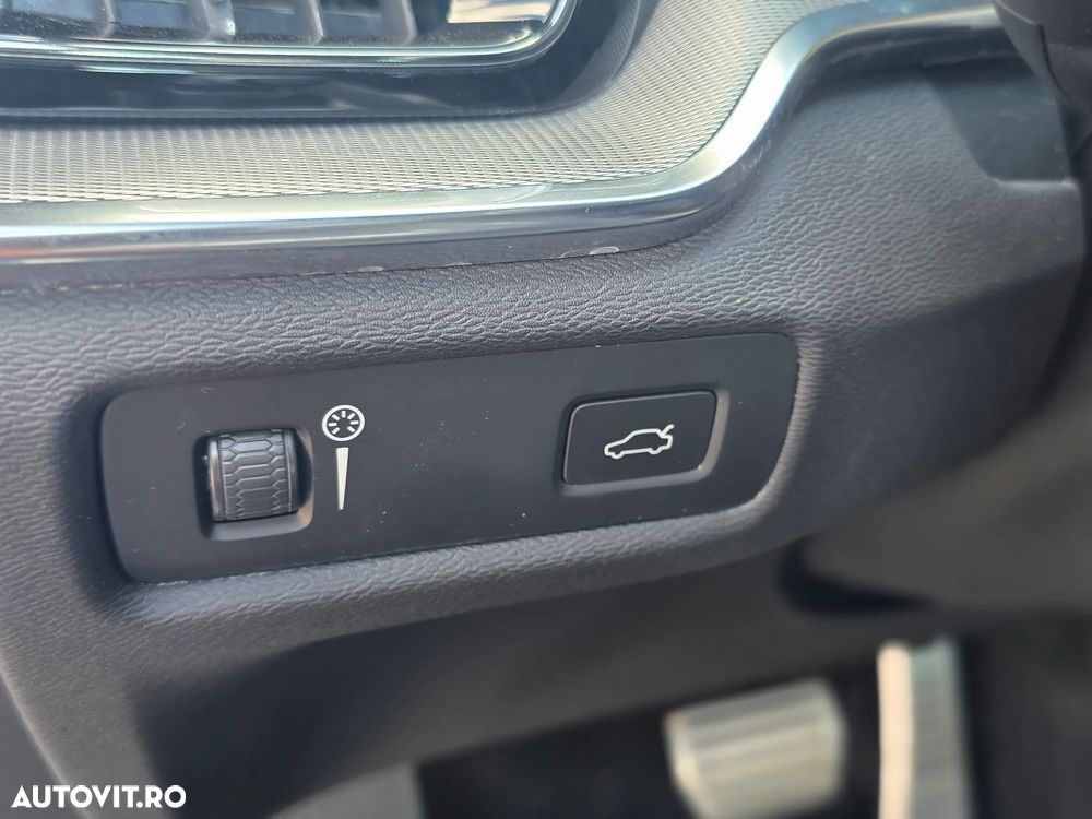 Volvo S60 B4 MHEV AT Plus Dark - 15