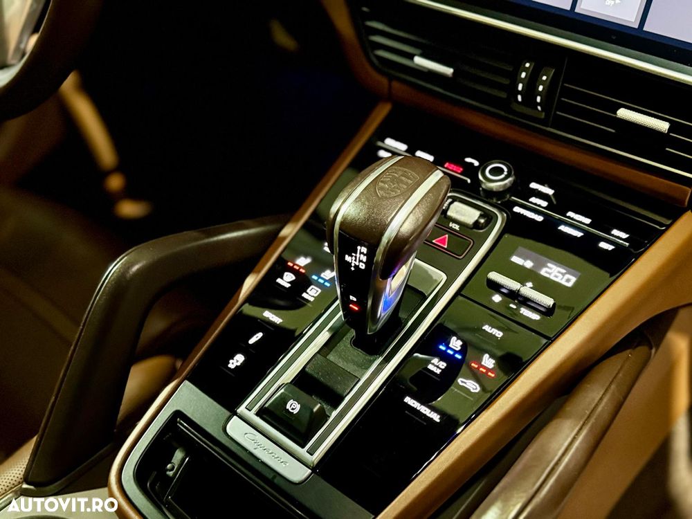 Porsche Cayenne Standard - 17