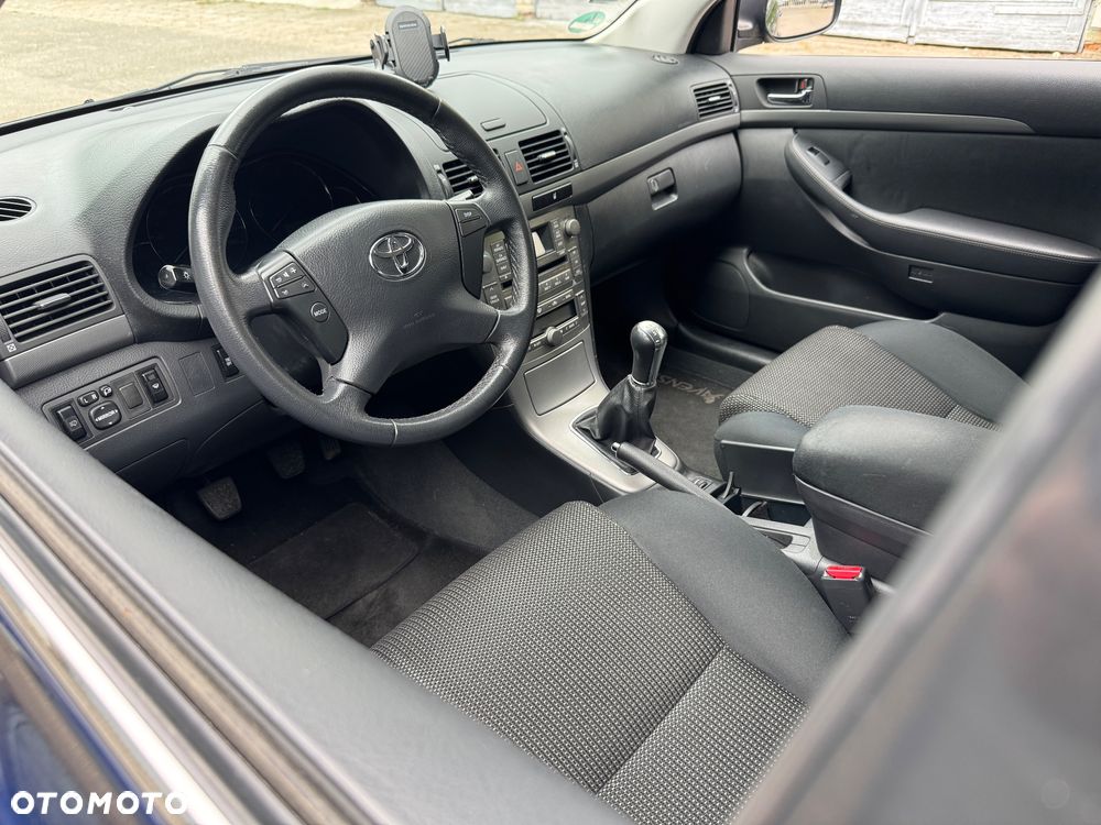 Toyota Avensis - 4