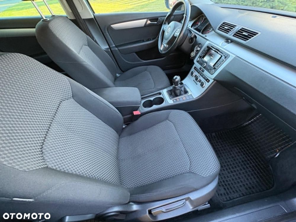 Volkswagen Passat - 28