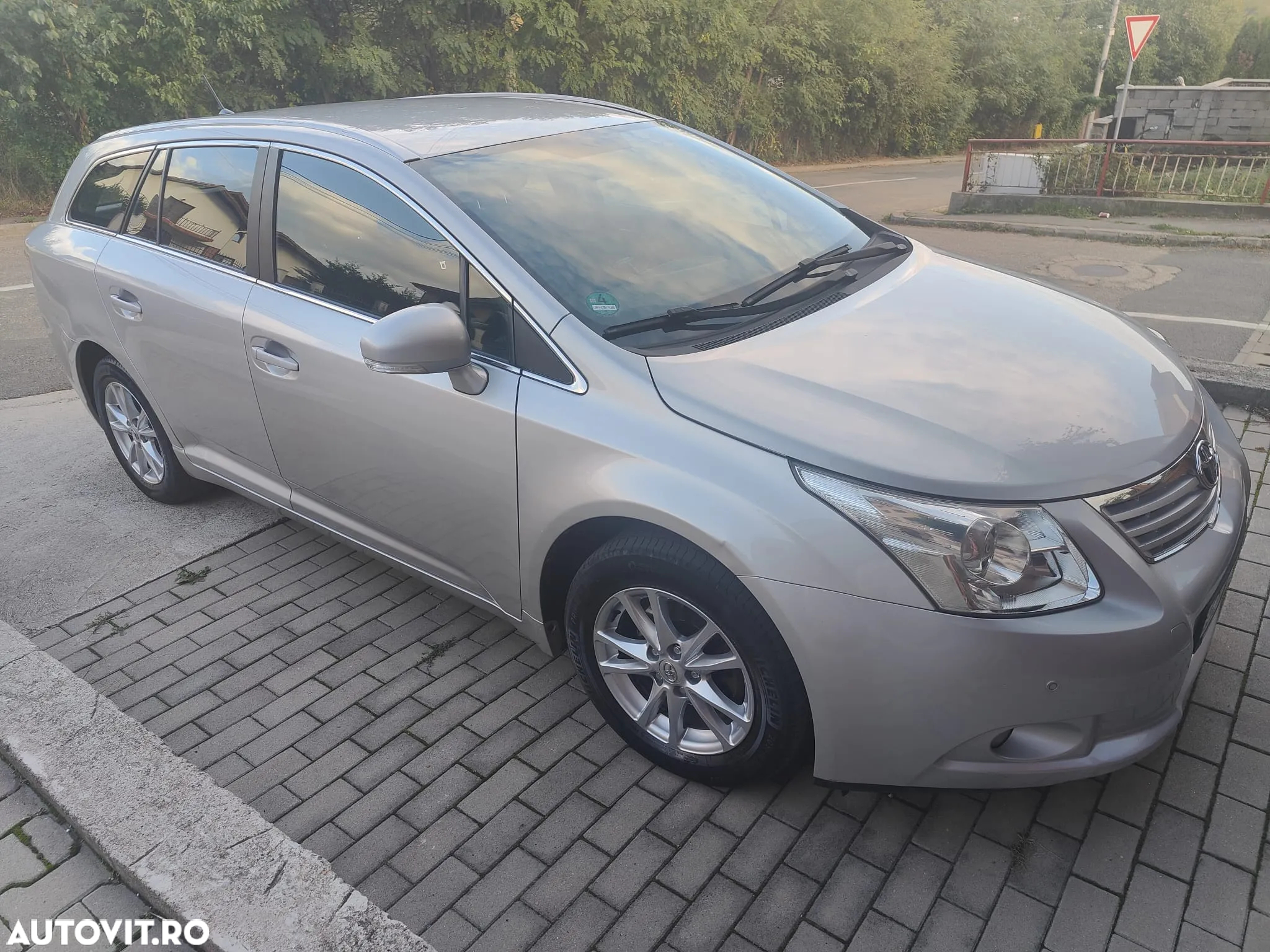 Toyota Avensis - 4