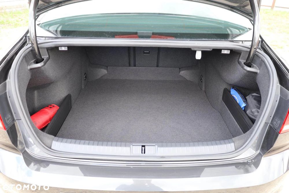 Volkswagen Passat 2.0 TSI Business DSG - 41