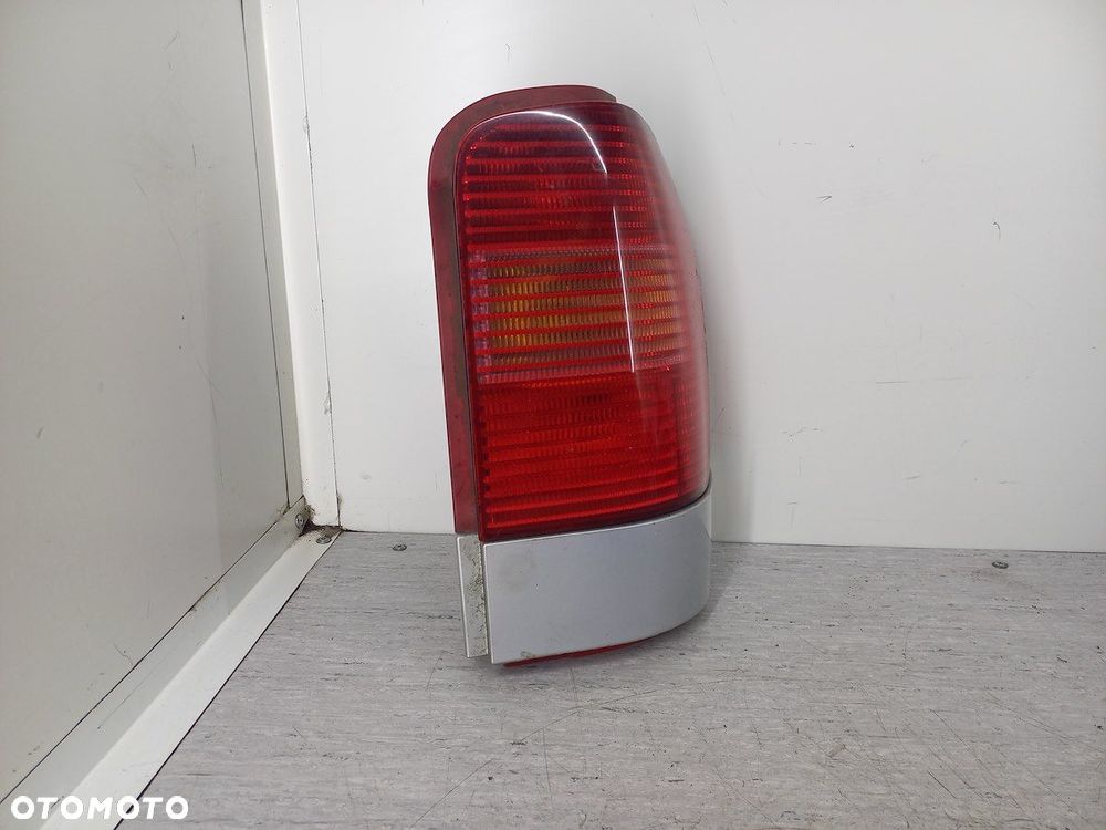 LAMPA TYLNA PRAWA VW SHARAN I FL 964514   964518 - 4