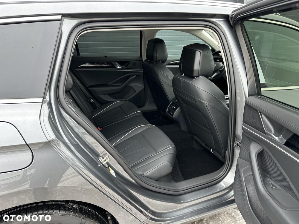 Volkswagen Passat Variant 2.0 TDI EVO Elegance DSG - 36