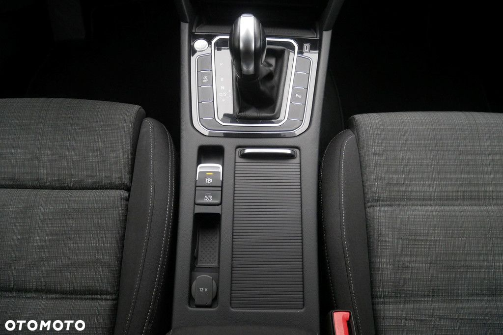 Volkswagen Passat - 11