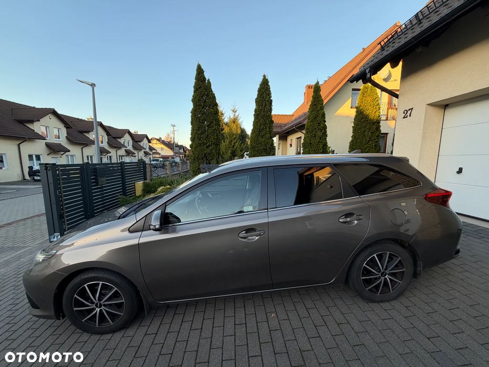 Toyota Auris 2016 photo 4