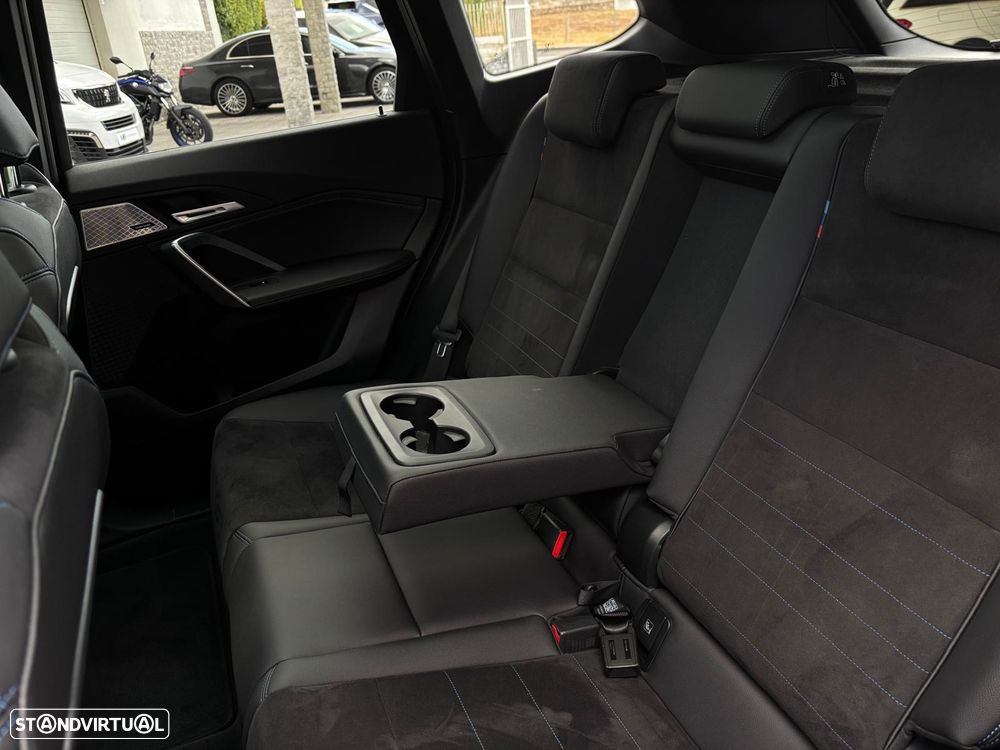 BMW iX1 xDrive30 M Sport Pack - 7
