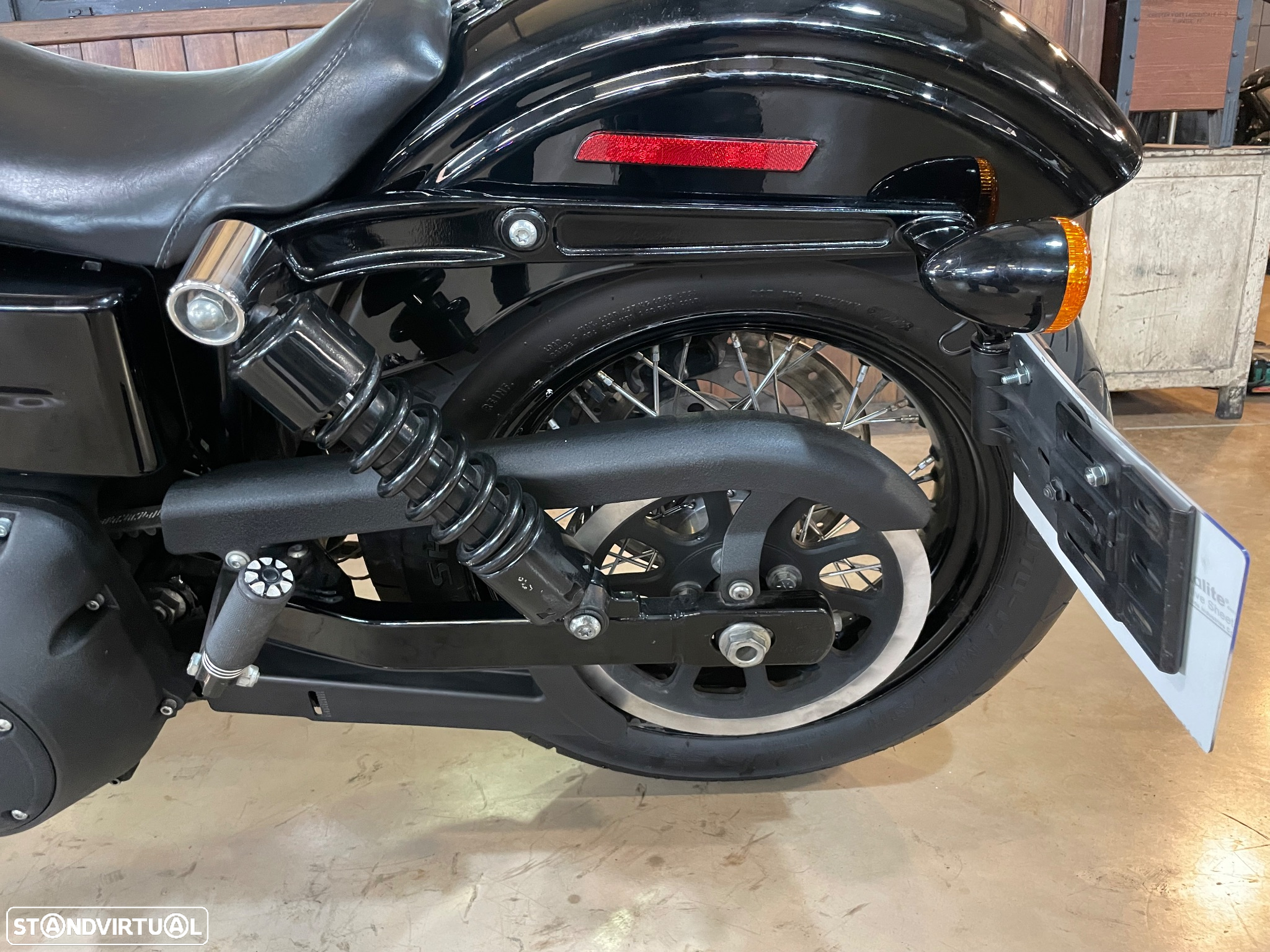 Harley-Davidson Dyna Street Bob 103ci - 13
