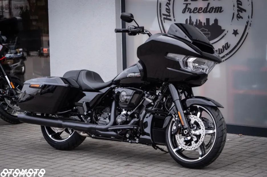 Harley-Davidson Touring Road Glide - 2