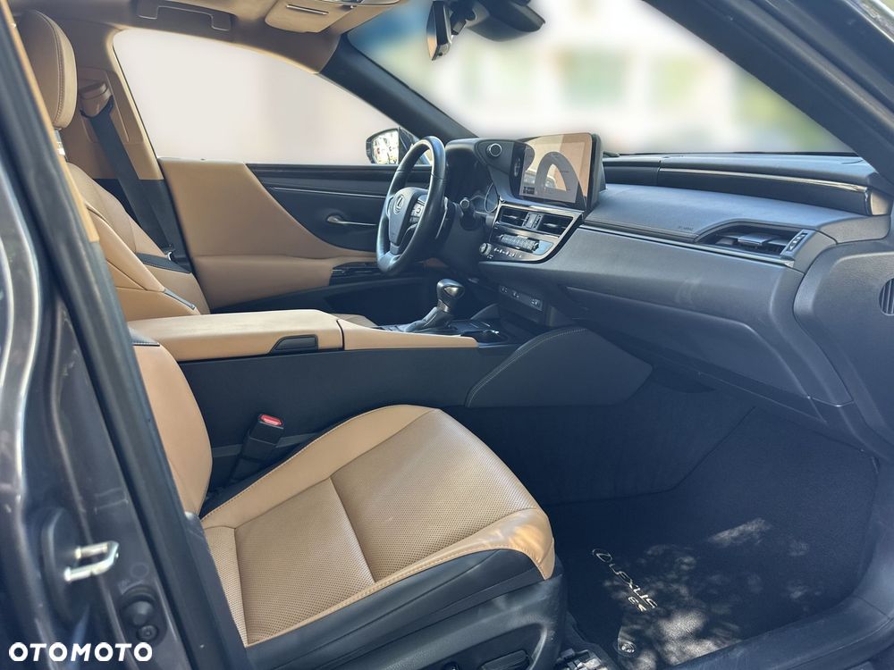 Lexus ES 300h Business Edition - 13