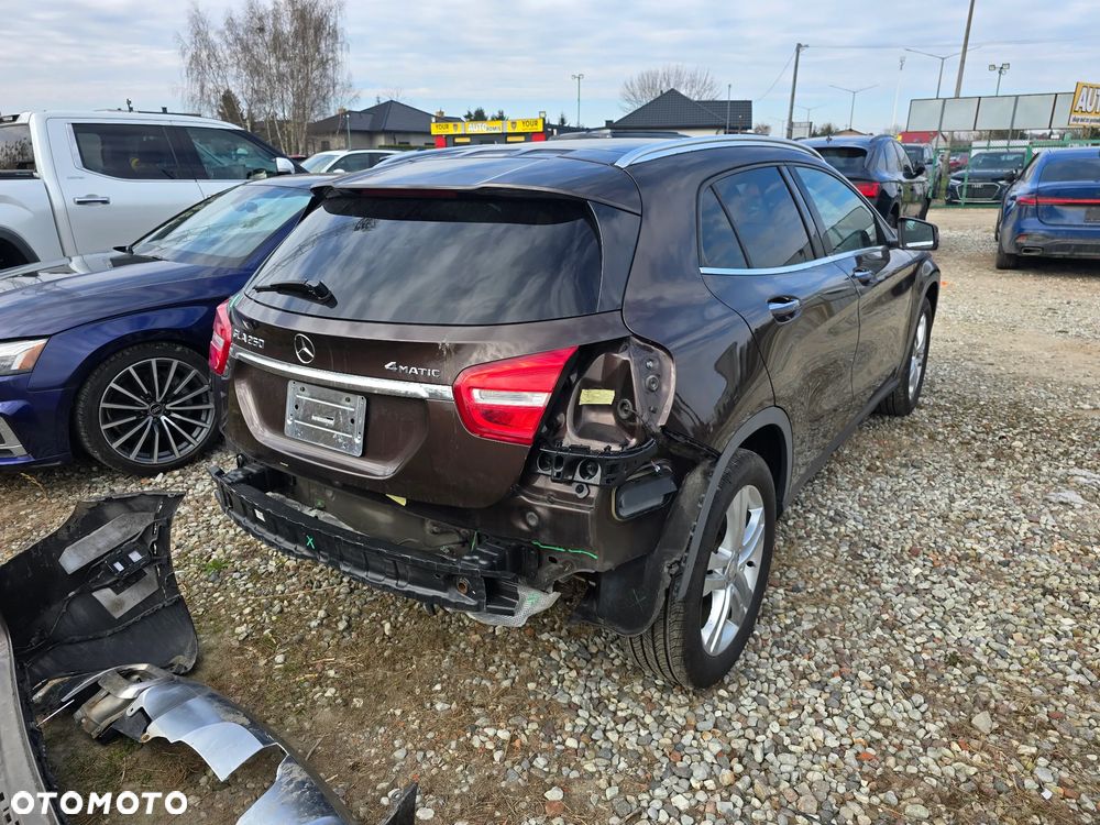 Mercedes-Benz GLA - 4