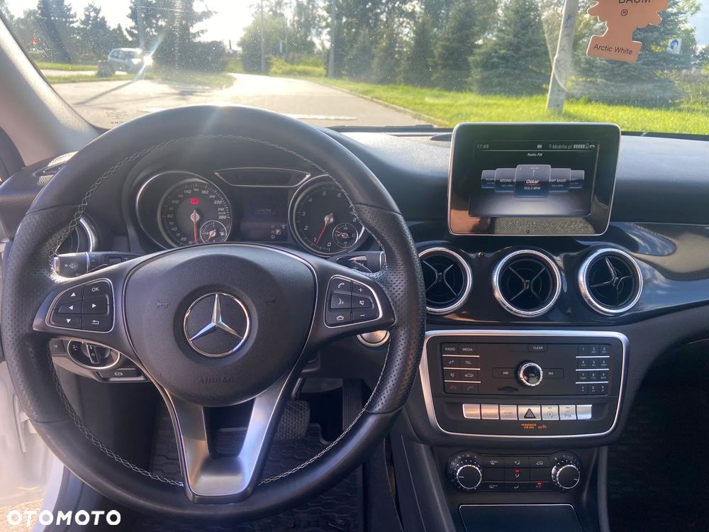 Mercedes-Benz CLA 180 7G-DCT - 11