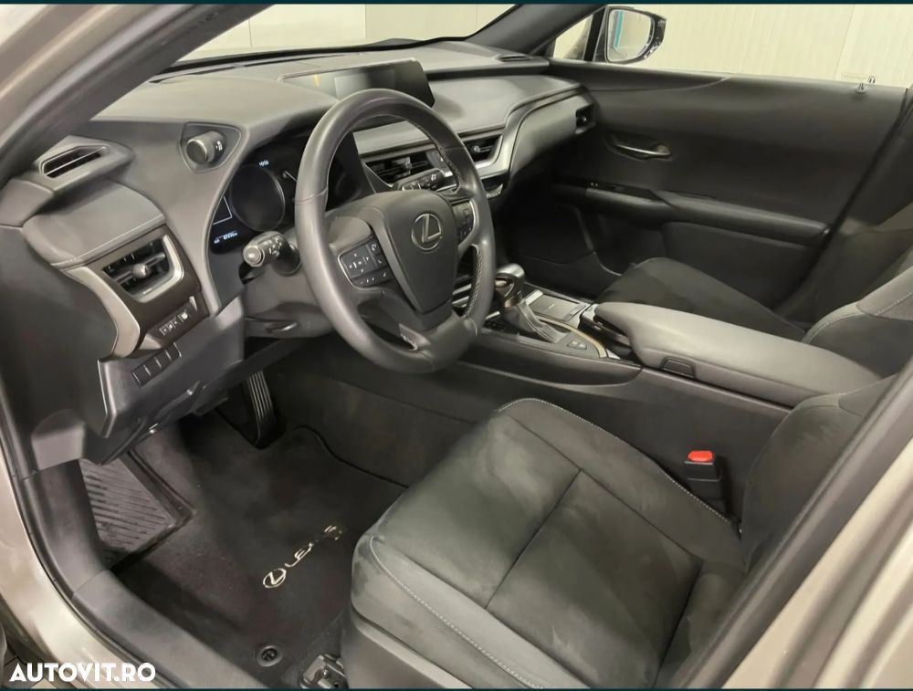 Lexus UX 250h Business Edition - 28