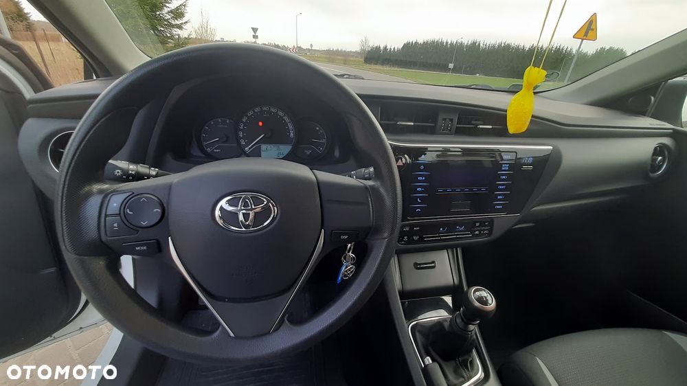 Toyota Auris - 11