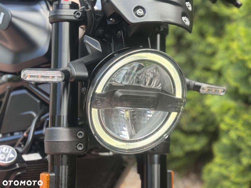 Husqvarna Svartpilen - 25