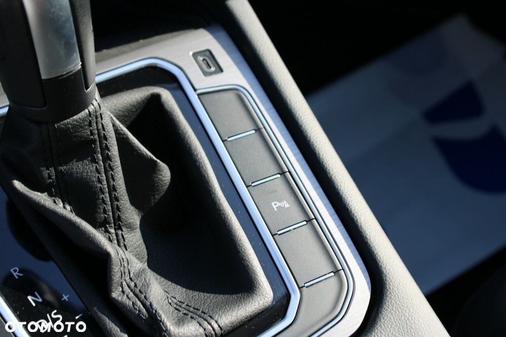 Volkswagen Passat - 25