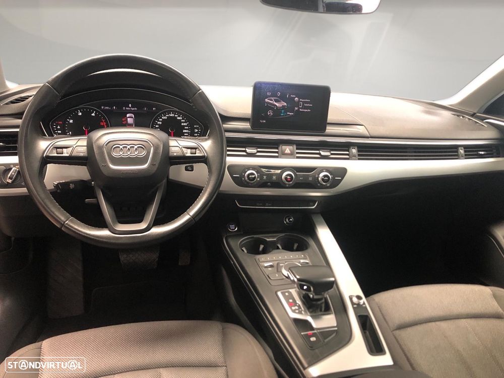 Audi A4 2.0 TDI Design S tronic - 16