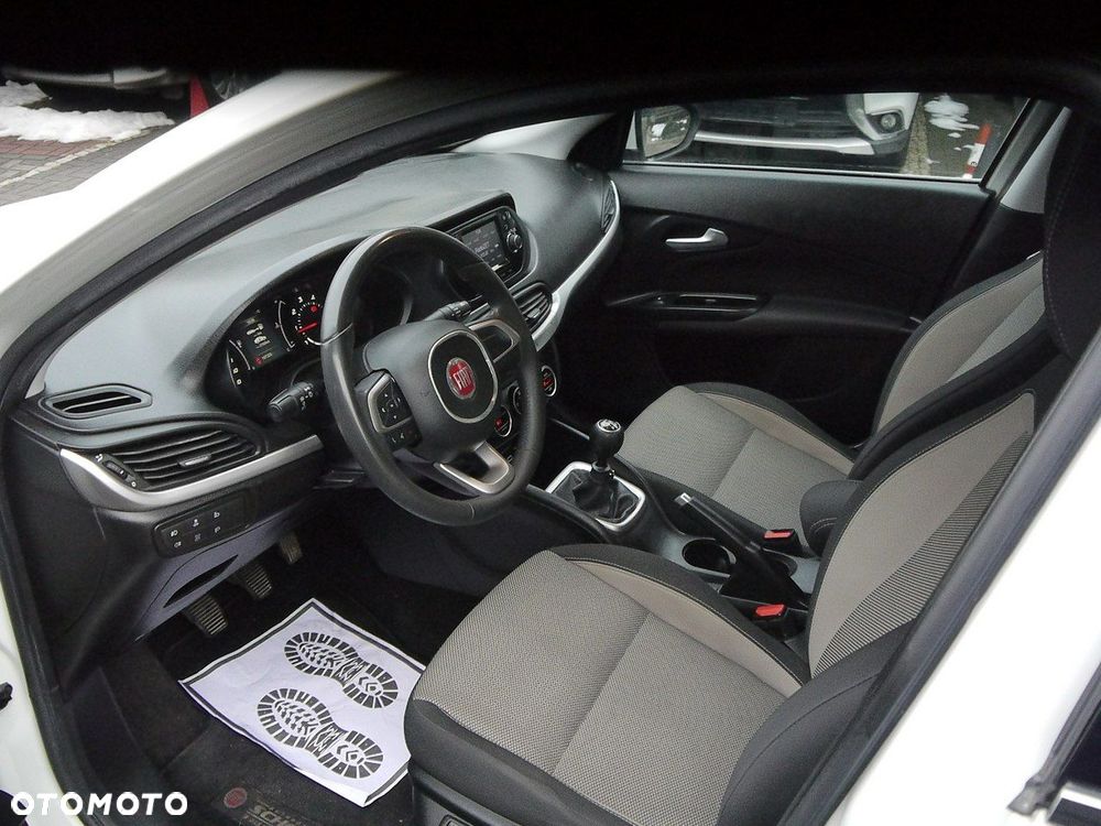 Fiat Tipo 1.6 MultiJet 16v Lounge - 25