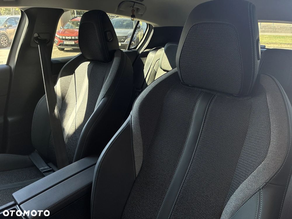 Peugeot 308 1.2 PureTech Active Pack S&S EAT8 - 11