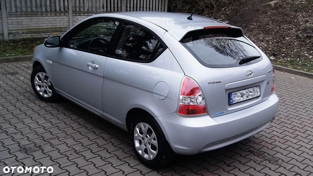 Hyundai Accent - 23